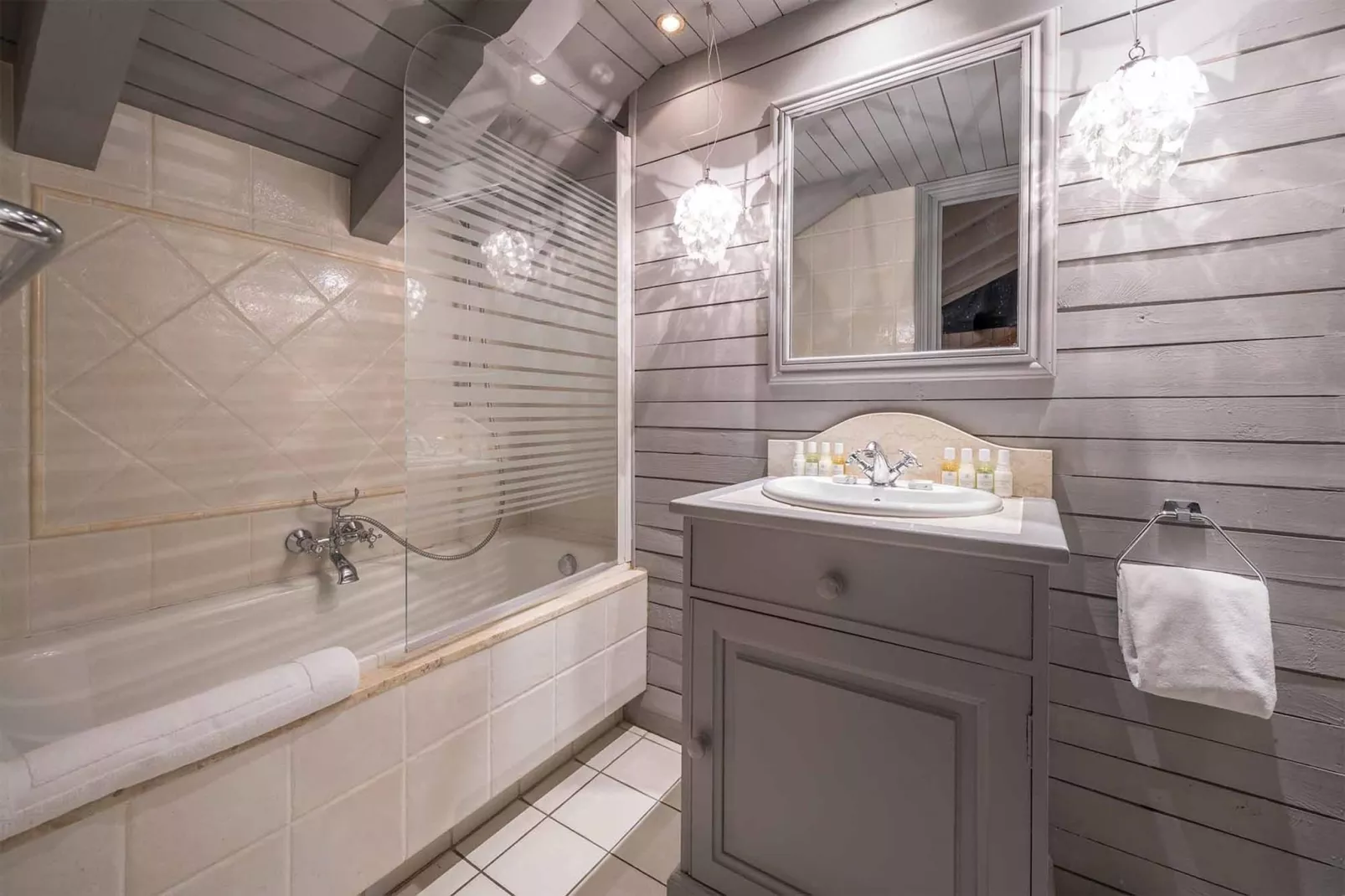 Chalet Etienne-Bathroom