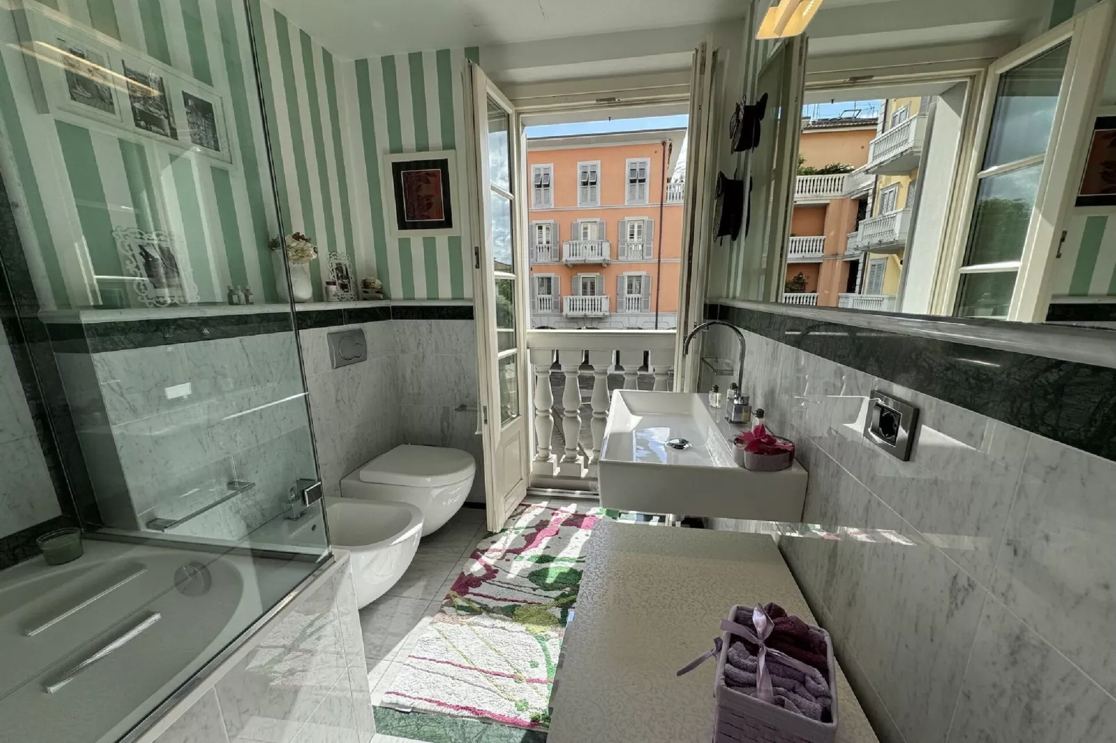 Galleria degli Artisti-Badezimmer