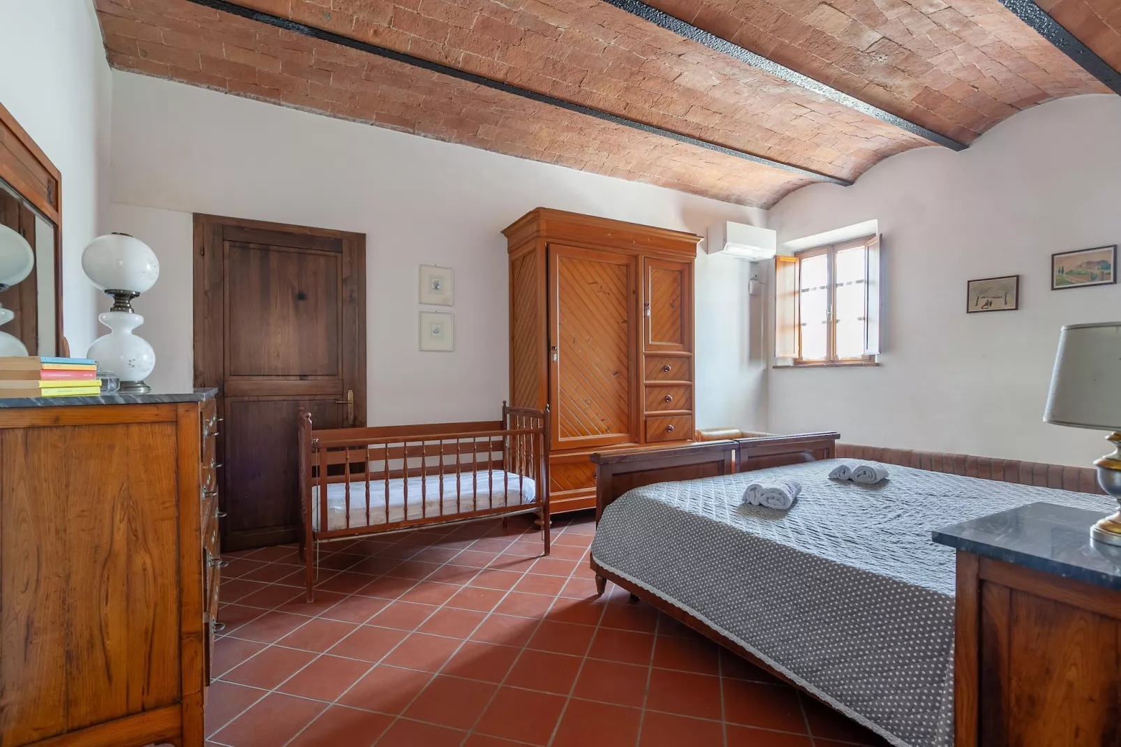 Rosa-Bedroom