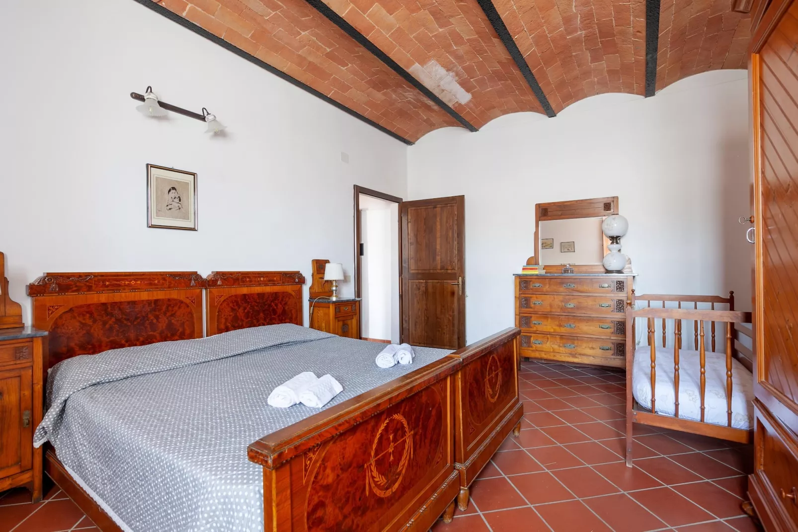 Rosa-Bedroom
