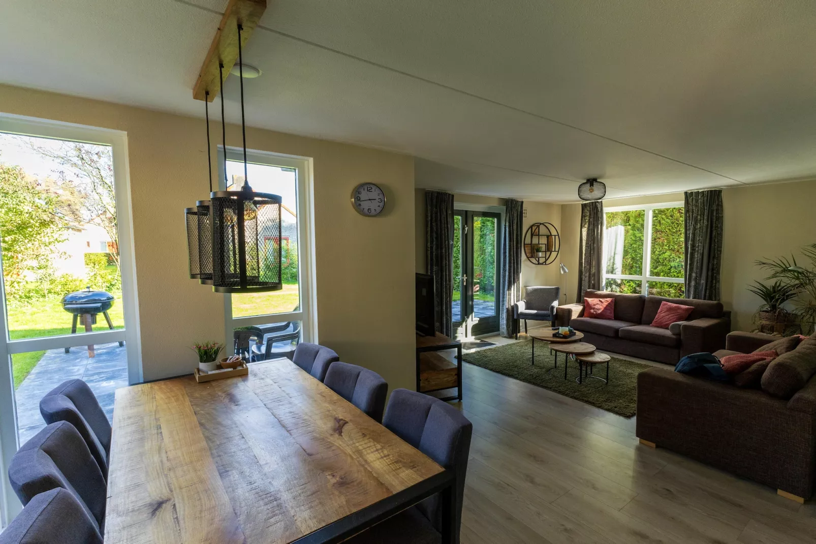 NR 44-Living room