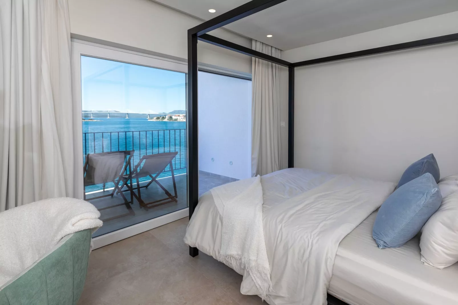 Villa Simpleza - Six Bedroom Villa with Private Pool and Jacuzzi-Bedroom