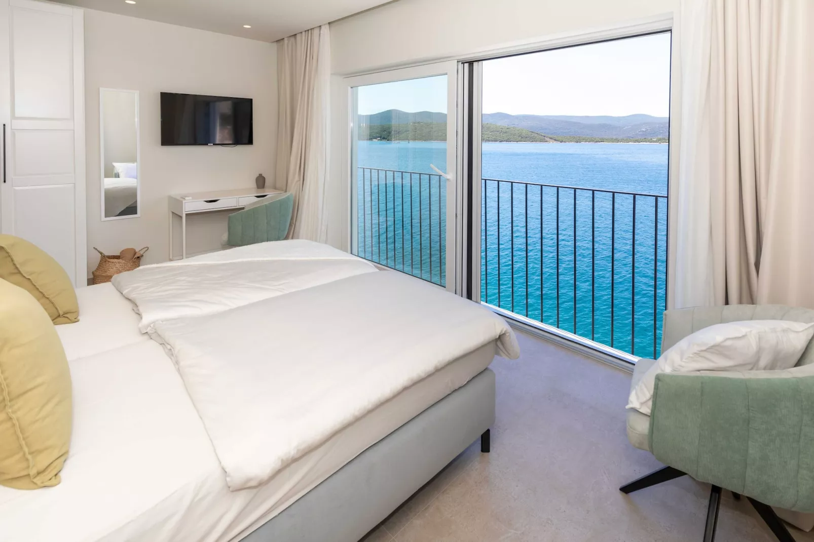 Villa Simpleza - Six Bedroom Villa with Private Pool and Jacuzzi-Bedroom