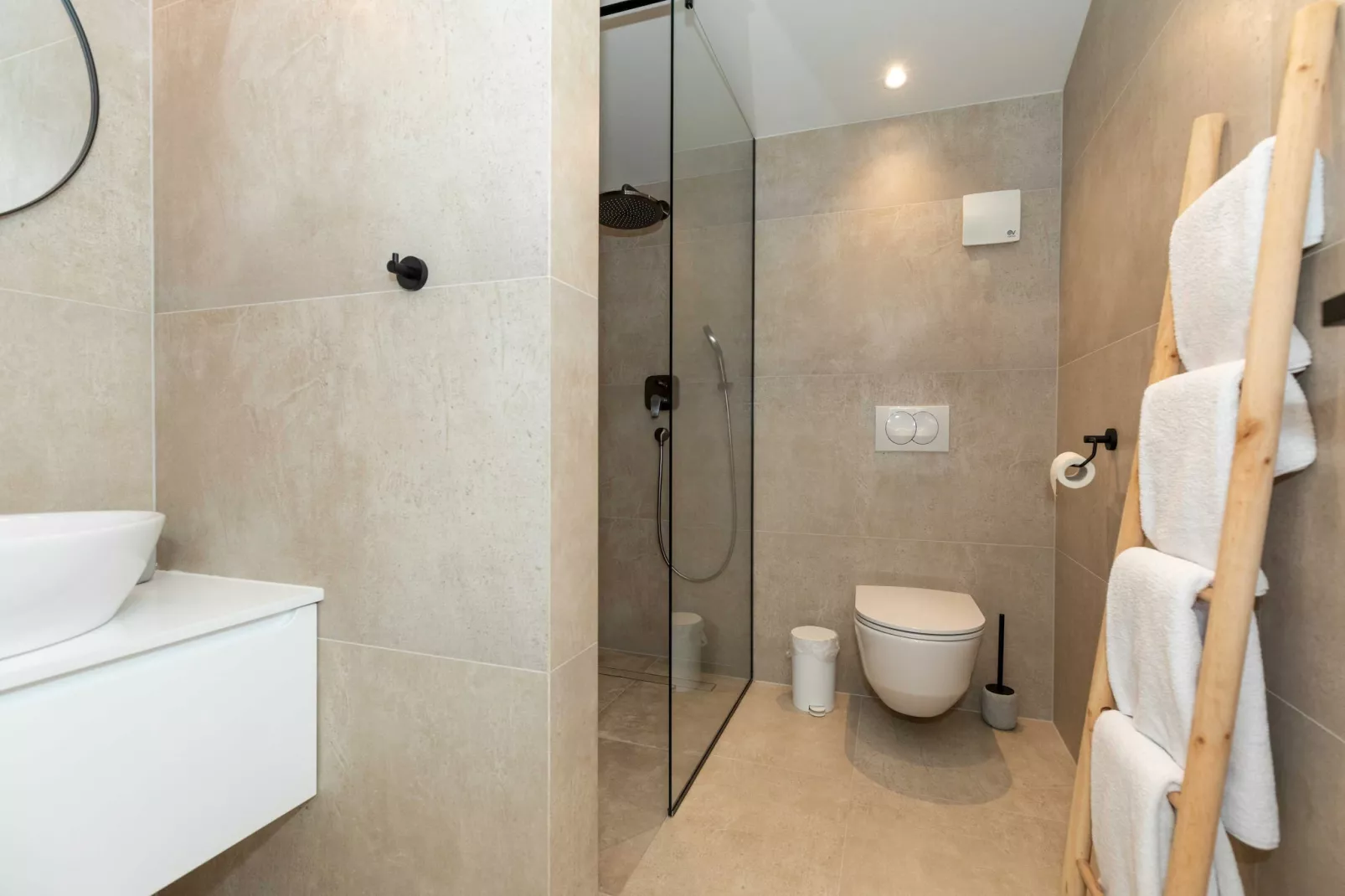 Villa Simpleza - Six Bedroom Villa with Private Pool and Jacuzzi-Bathroom