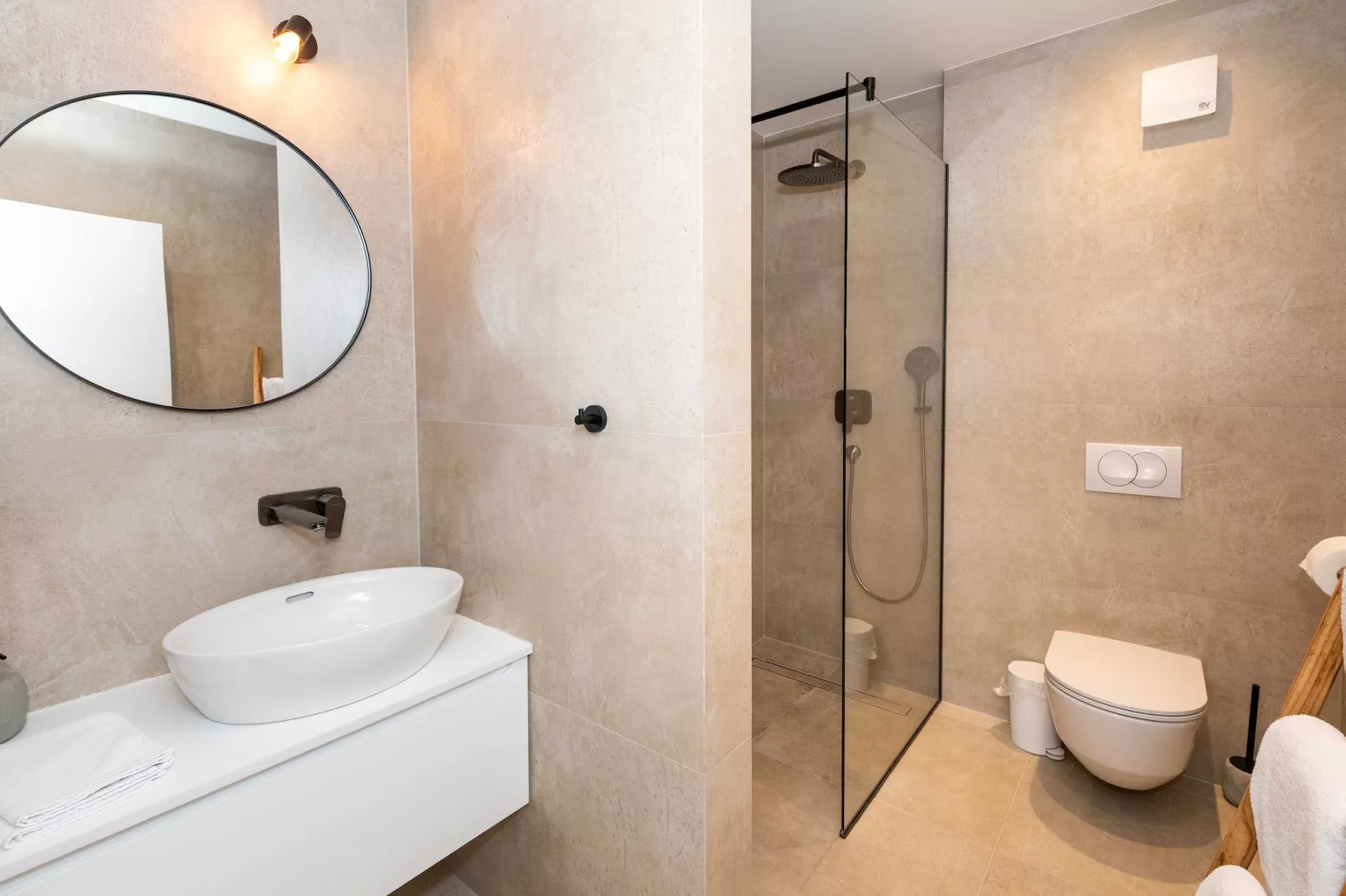 Villa Simpleza - Six Bedroom Villa with Private Pool and Jacuzzi-Bathroom