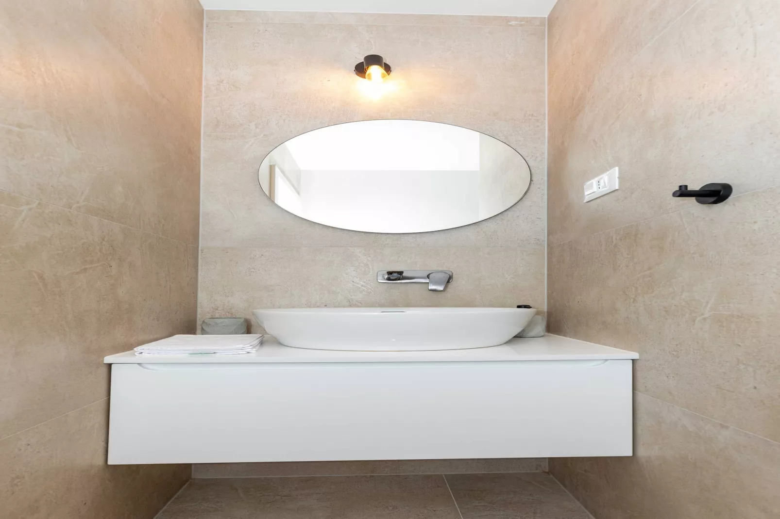 Villa Simpleza - Six Bedroom Villa with Private Pool and Jacuzzi-Bathroom