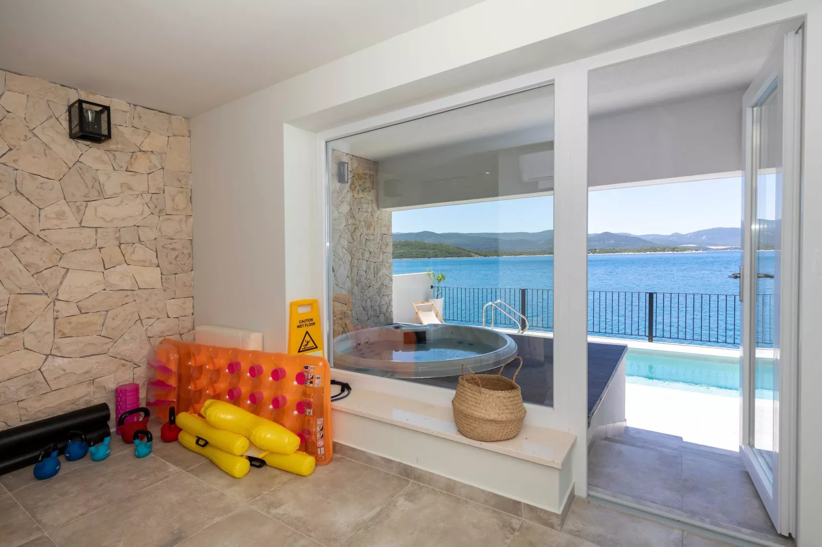 Villa Simpleza - Six Bedroom Villa with Private Pool and Jacuzzi-Gym