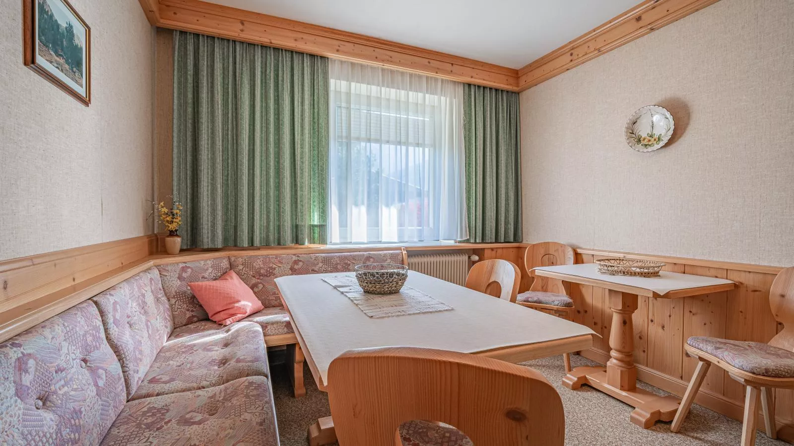 Antonia-Dining room