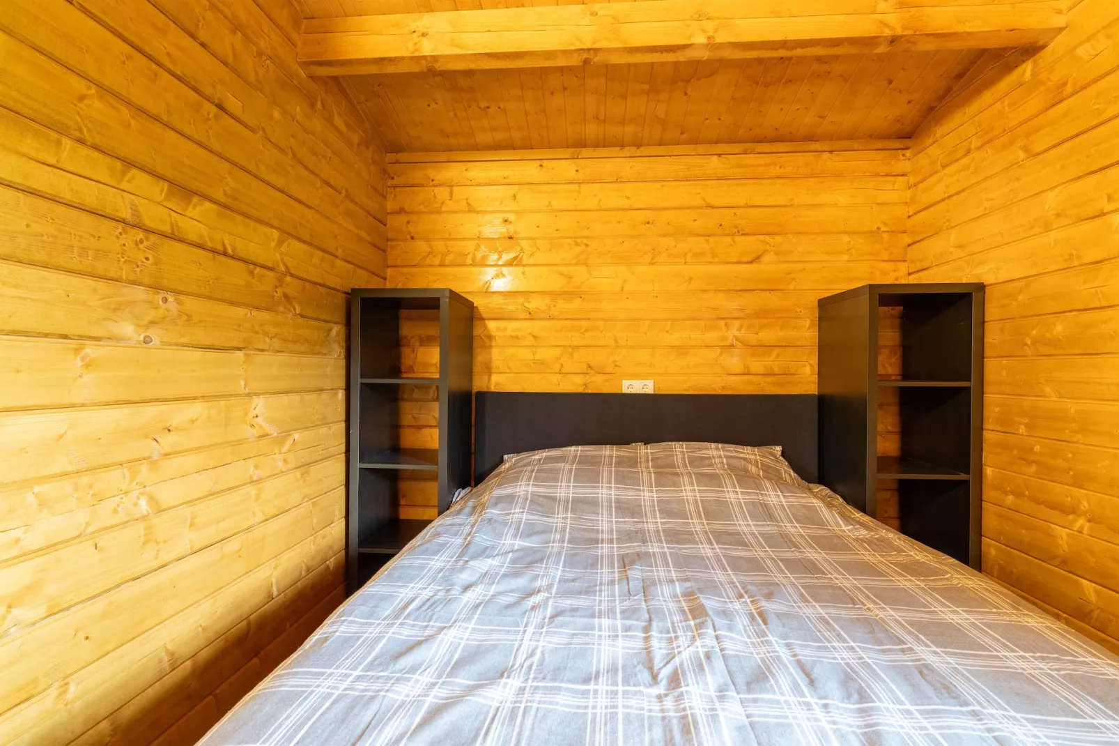 Chalet E-Bedroom