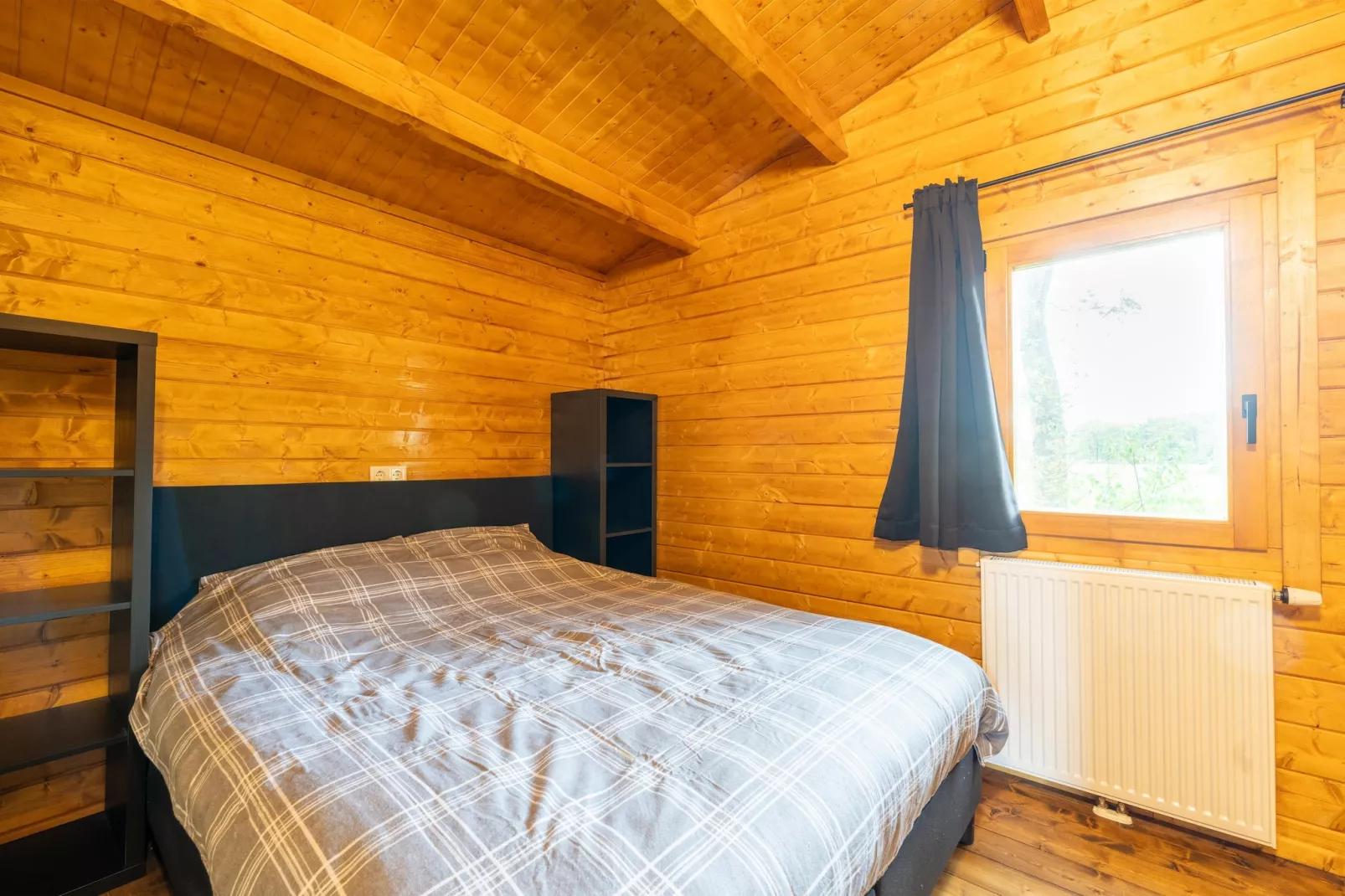 Chalet E-Bedroom