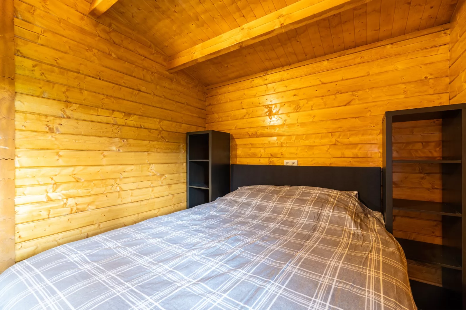 Chalet E-Bedroom