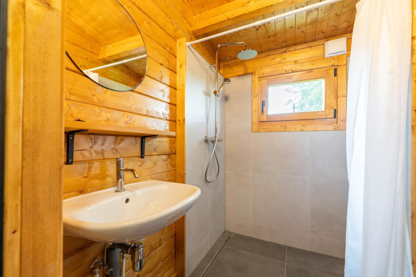 Chalet E-Bathroom