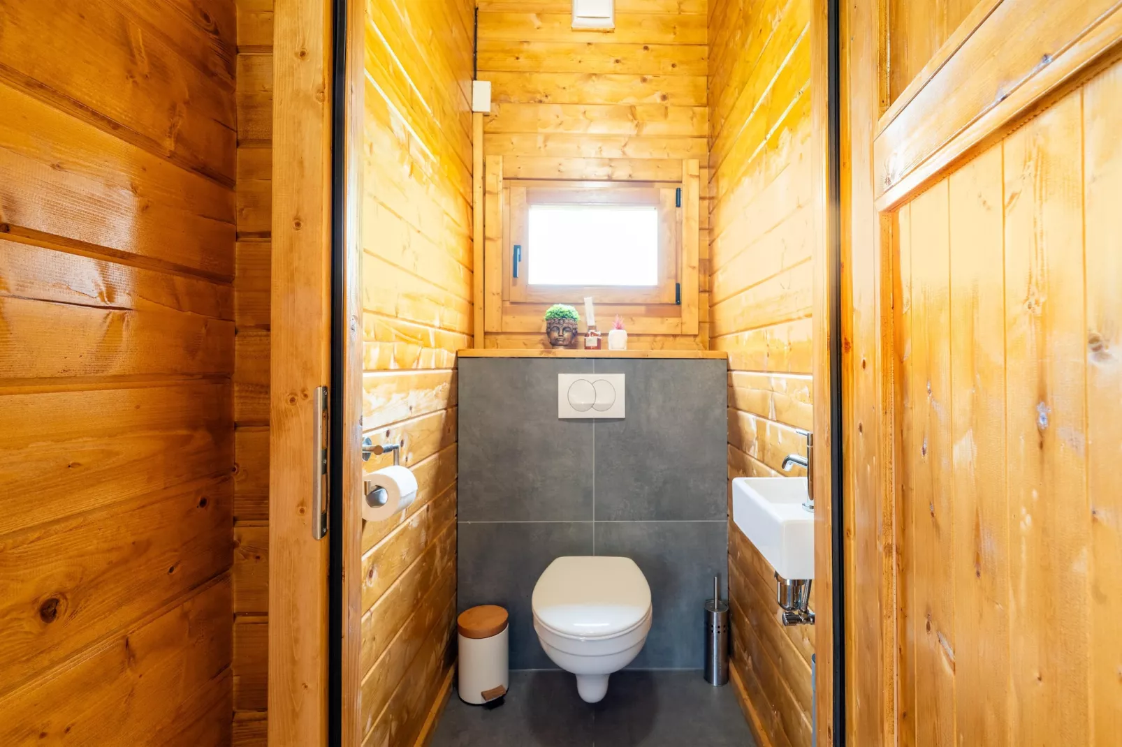 Chalet E-Bathroom