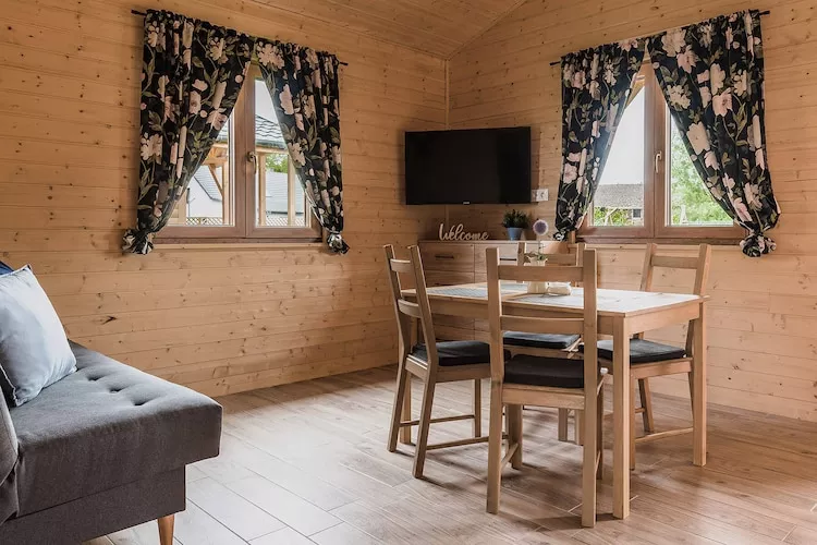 Osada Trzy Siostry domek nr 4 dla 4 osób Dąbrowa-Living room