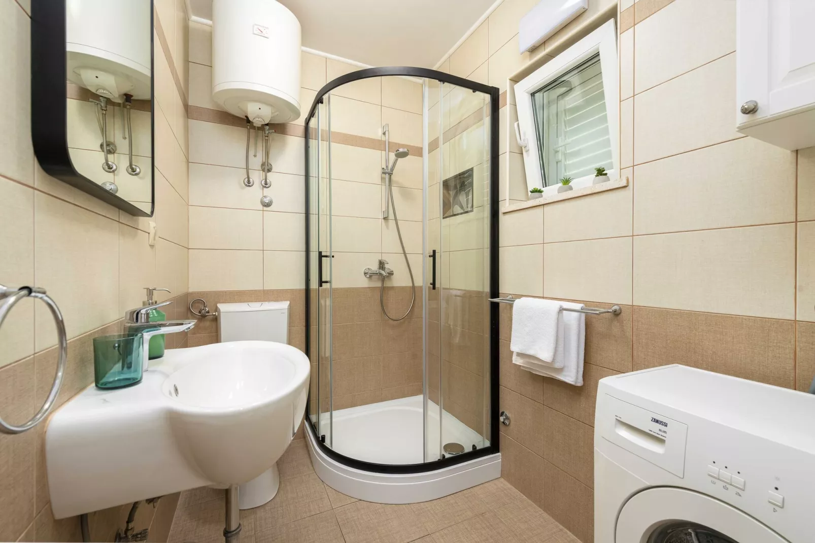 Apartments Maris-Comfort One Bedroom Apartment  with Terrace and Sea view-Bathroom