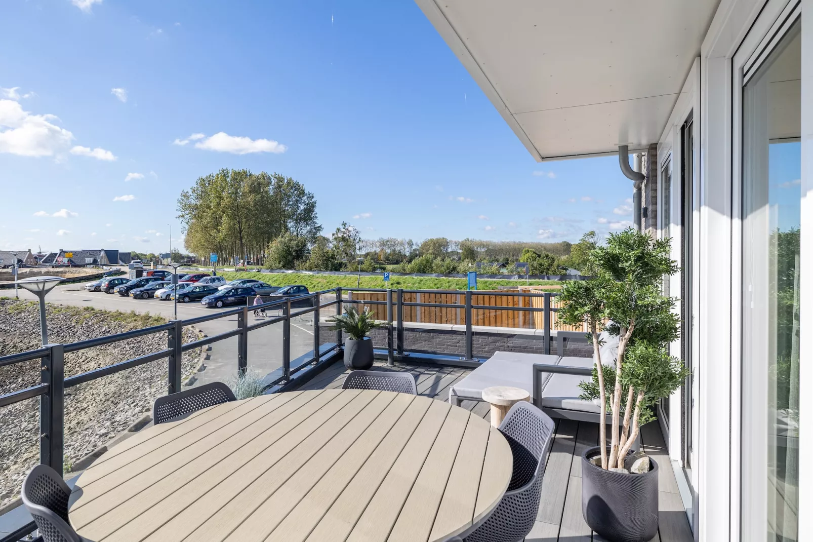 Luxe appartement Vista Maris 'Somaris' - Havenweg 8-50  Sint-Annaland-Terrassenbalkon