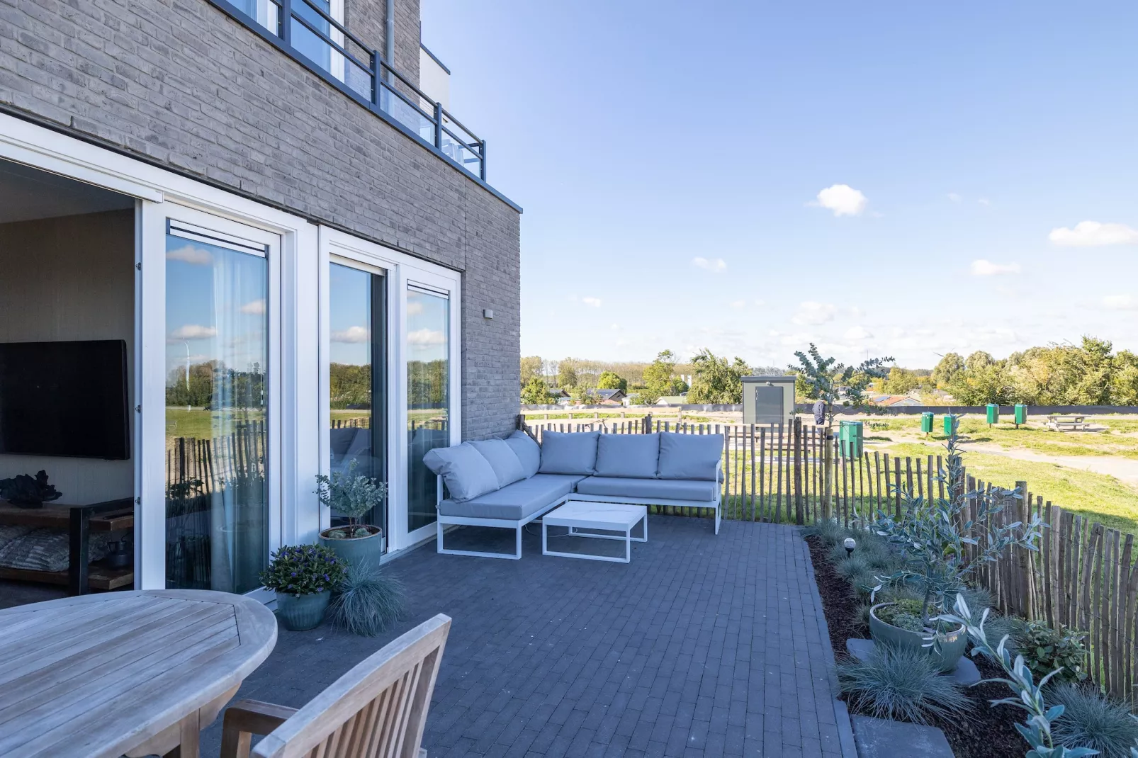 Luxe appartement Vista Maris 'Somaris' - Havenweg 8-50  Sint-Annaland-Terrassenbalkon