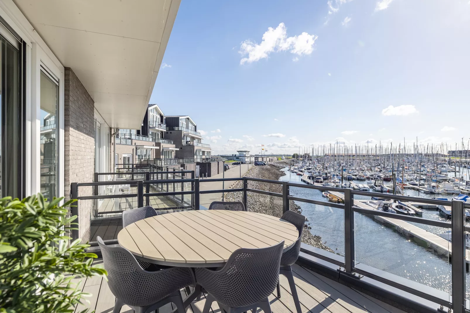 Luxe appartement Vista Maris 'Somaris' - Havenweg 8-50  Sint-Annaland-Aussicht Sommer