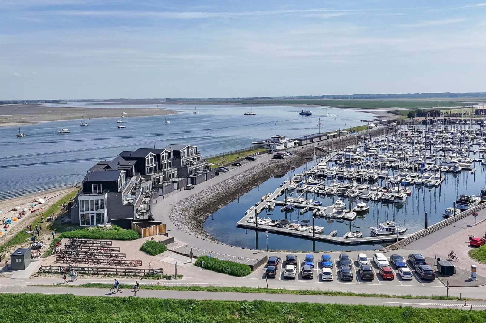 Luxe appartement Vista Maris 'Somaris' - Havenweg 8-50  Sint-Annaland-Gebiete Sommer 1 km