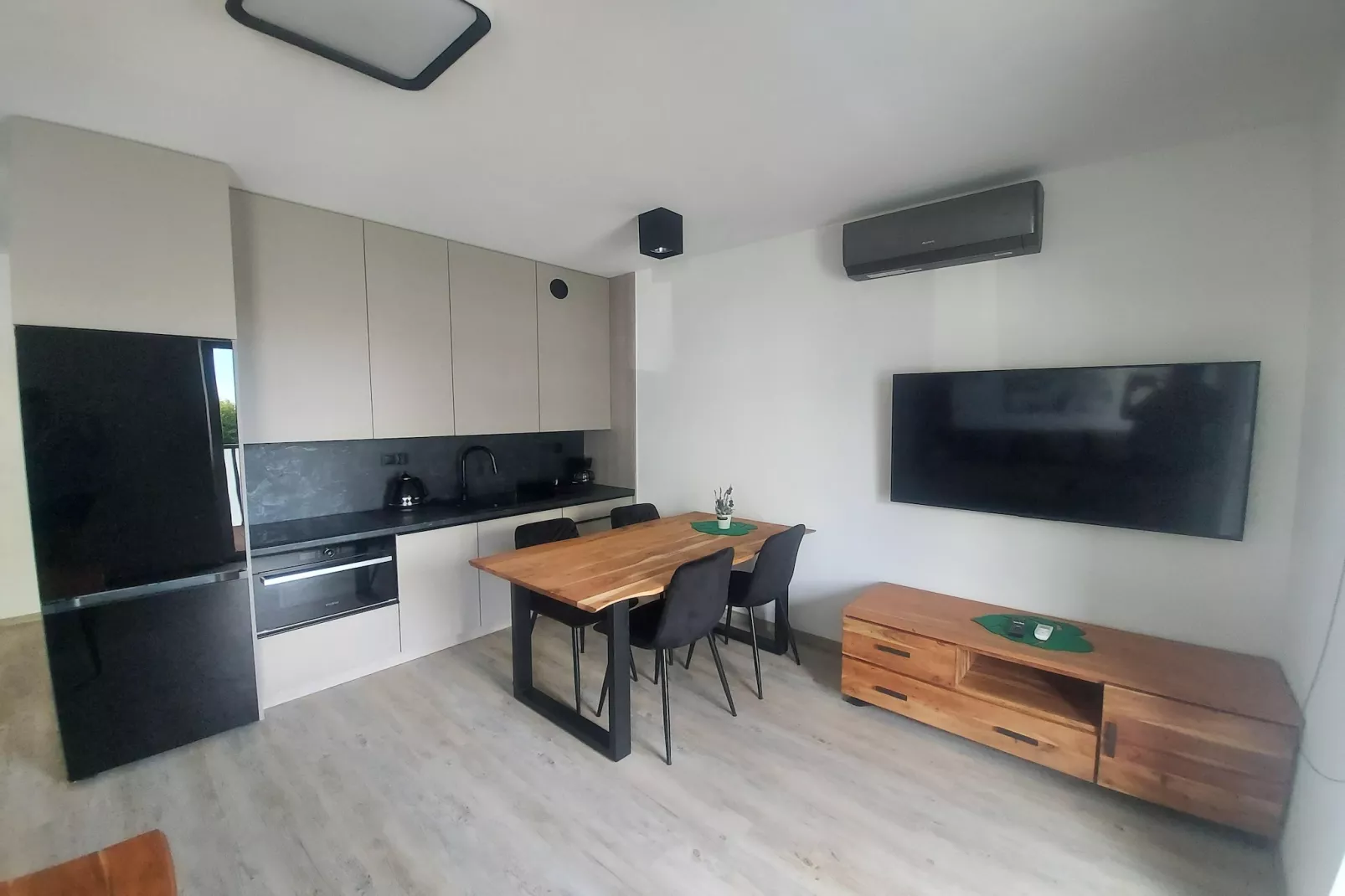Apartamenty Lotnicza Sianożęty-Esszimmer