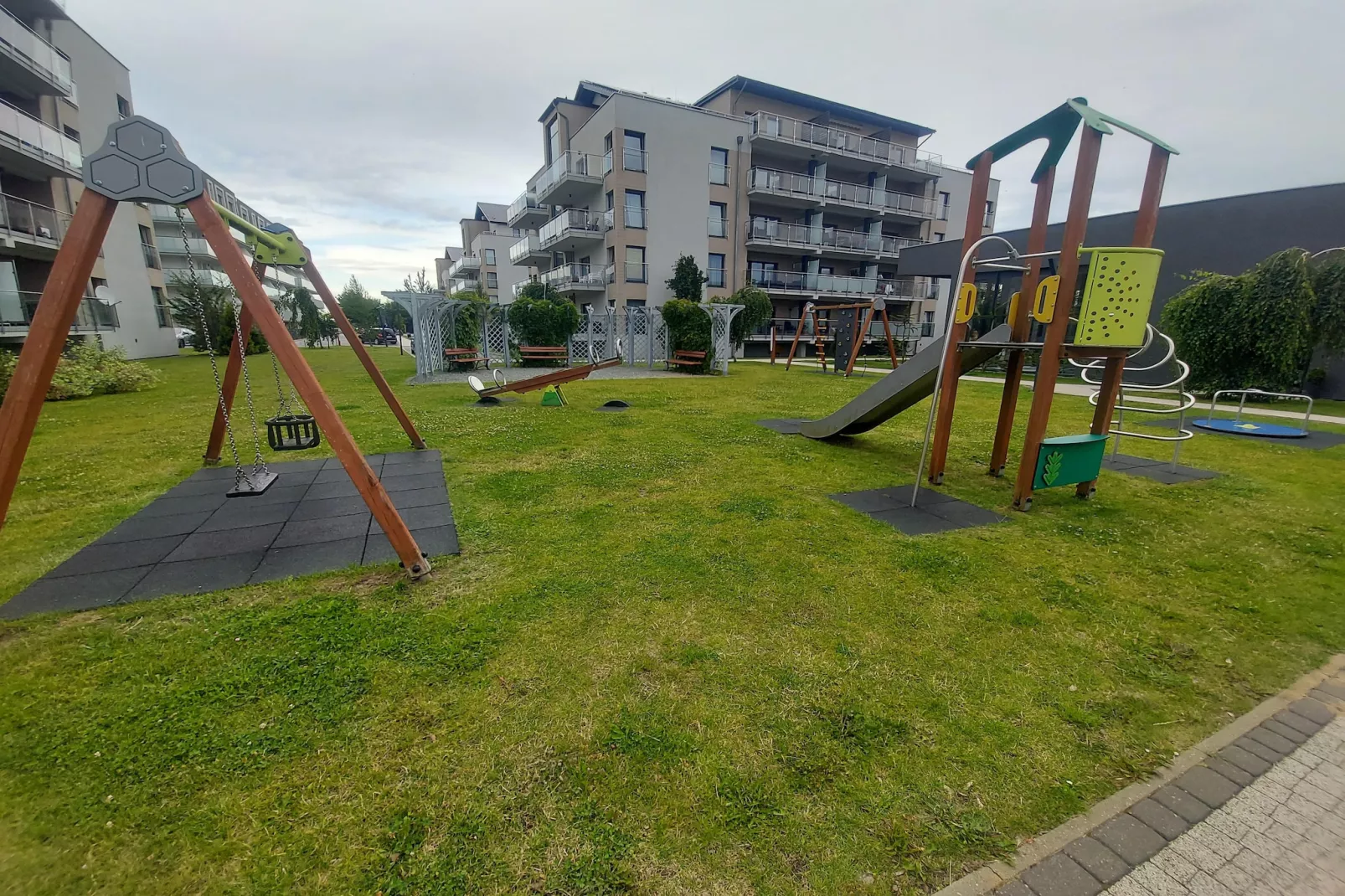 Apartamenty Lotnicza Sianożęty-Gärten Sommer