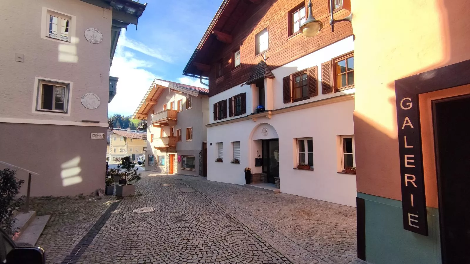 Schmalzgasse-Exterior summer