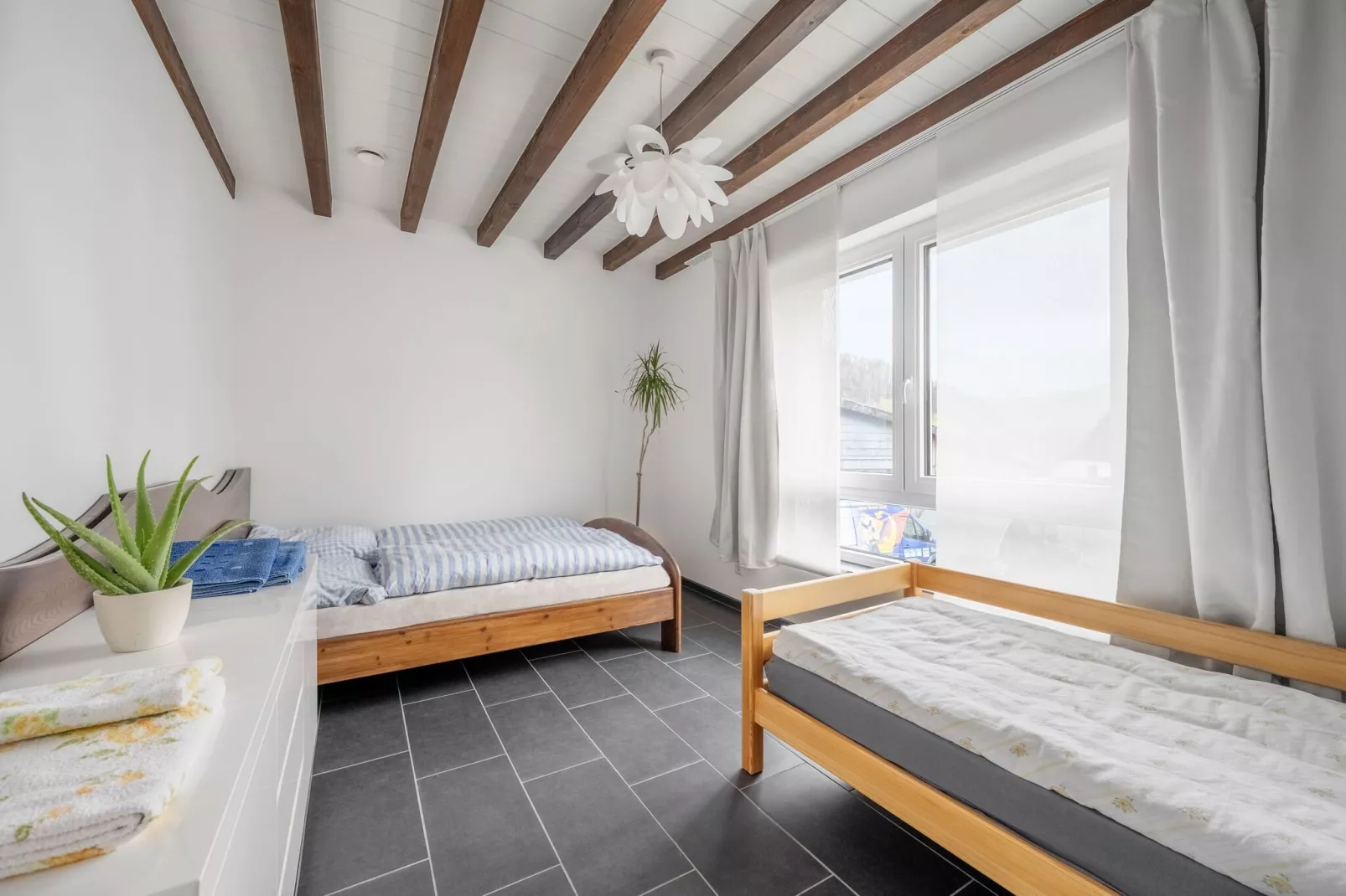 Green Buildings Ferienwohnung Herscheid-Sauerland-Schlafzimmer
