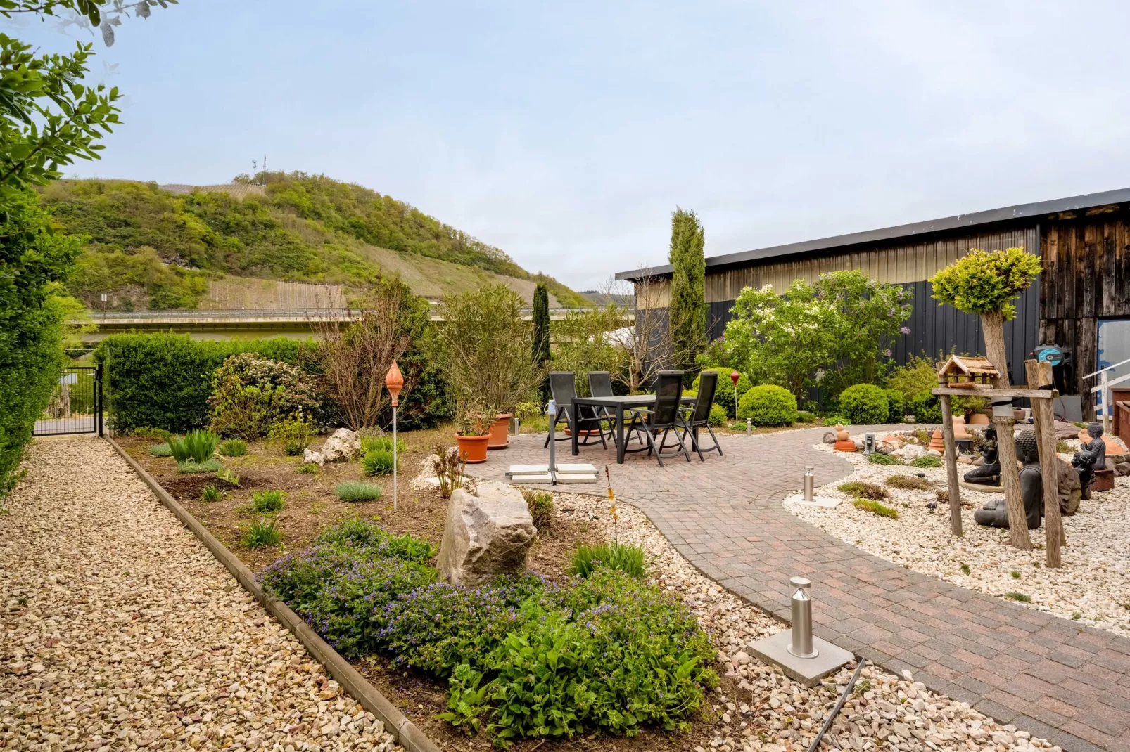 Ferienwohnung mit Moselblick-Gardens summer