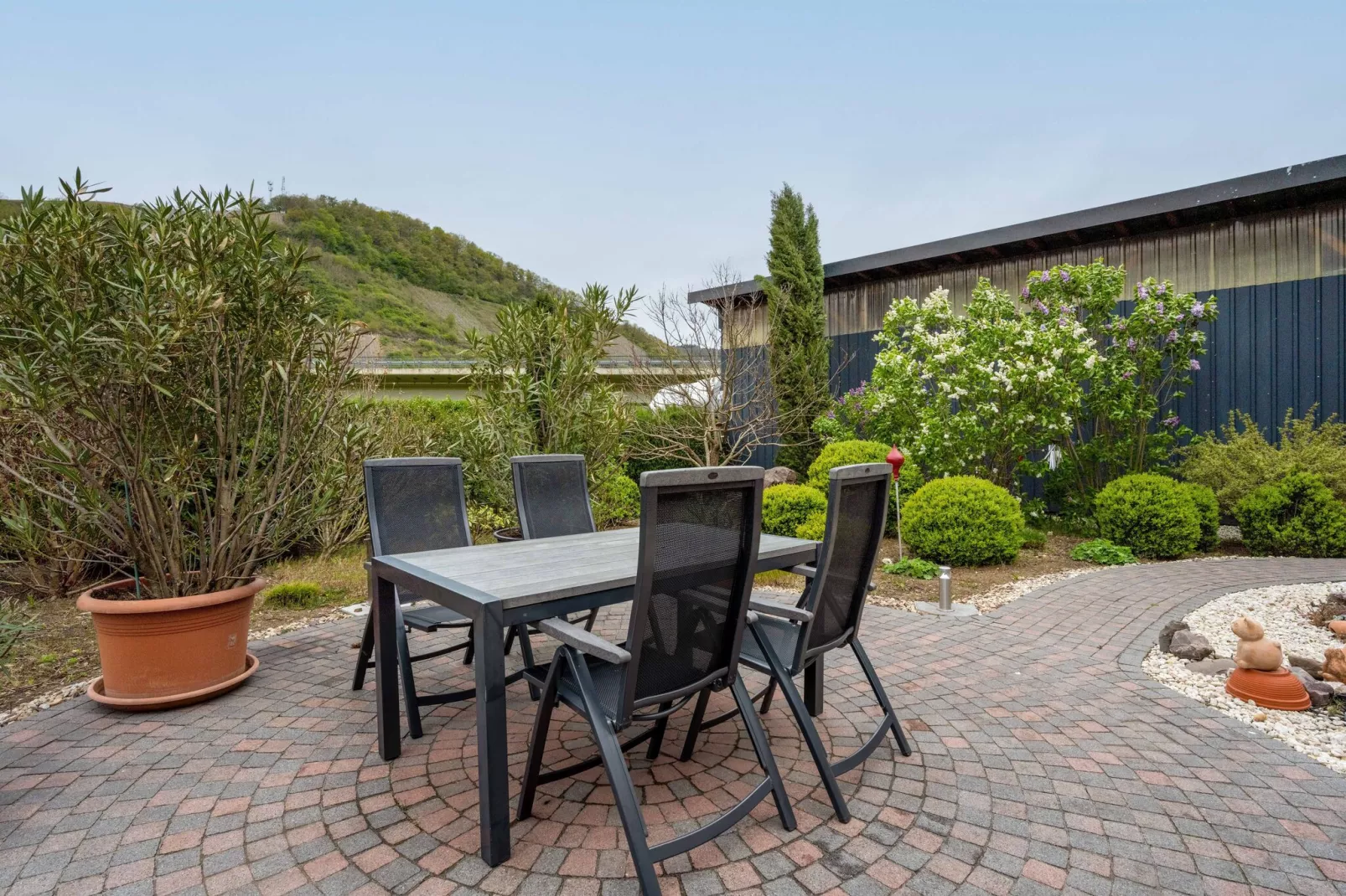 Ferienwohnung mit Moselblick-Gardens summer