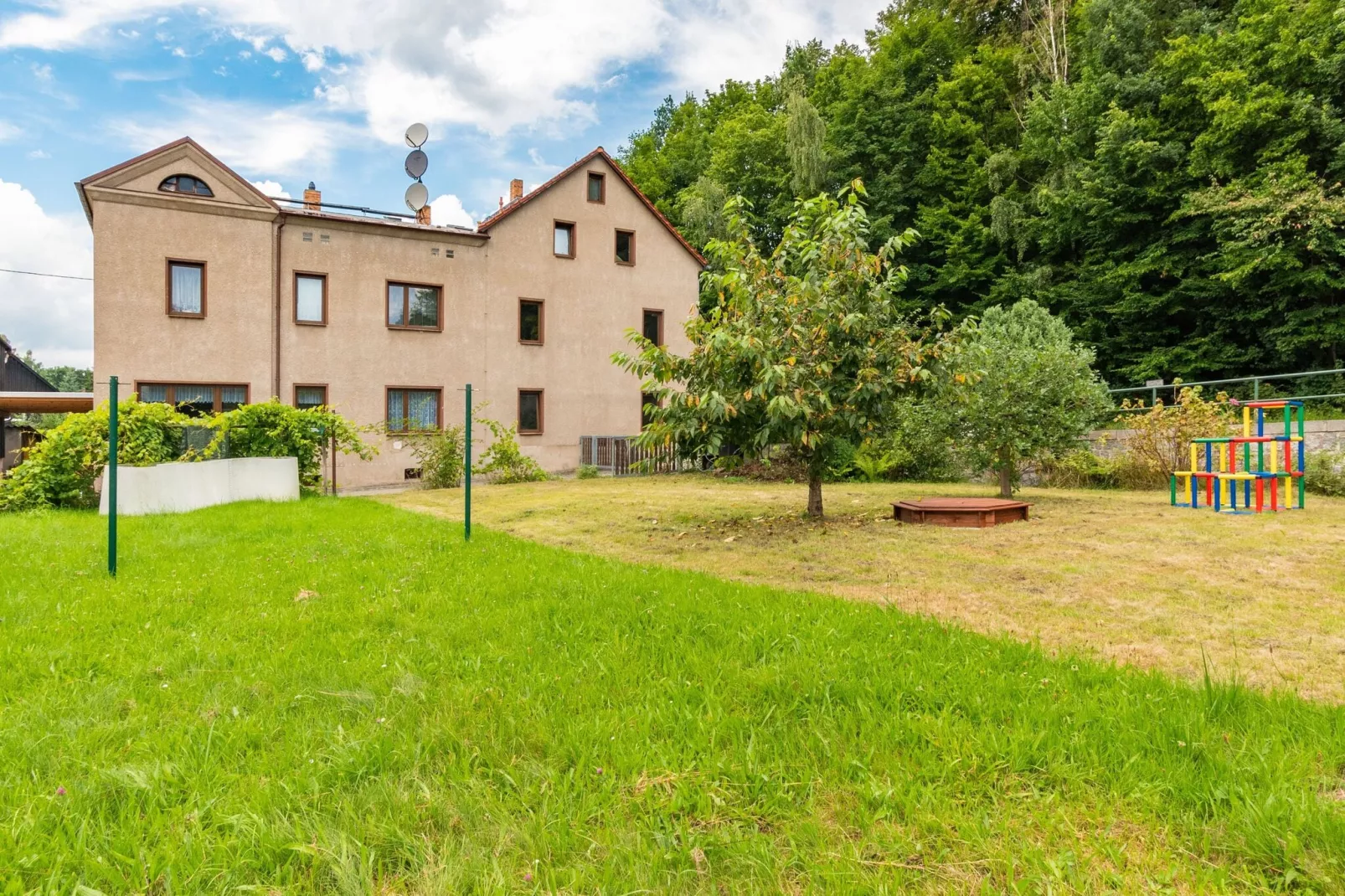 Forsthaus-Exterior summer
