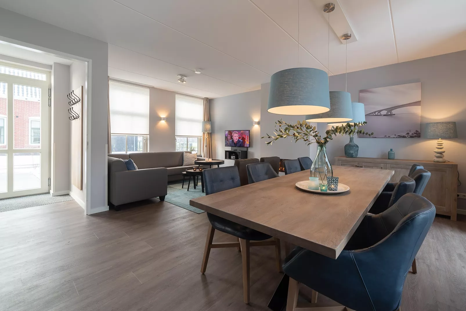8-persoons geschakeld-Esszimmer