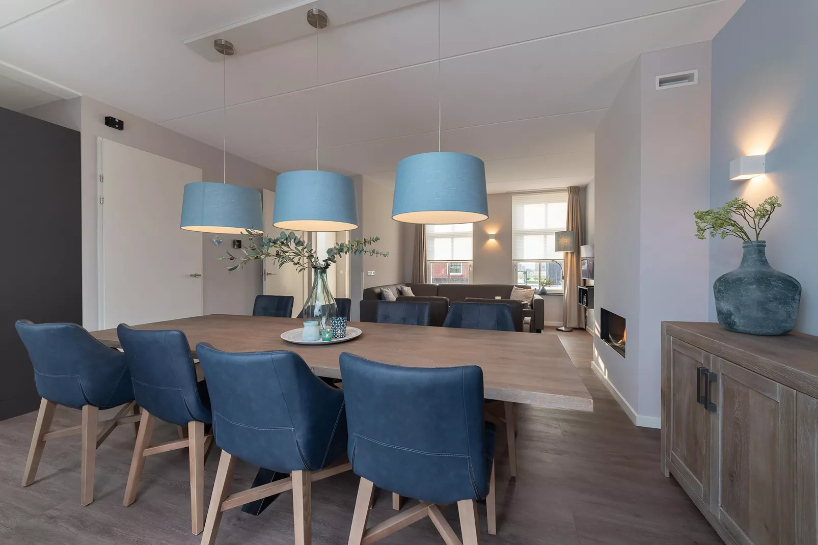 8-persoons geschakeld-Esszimmer