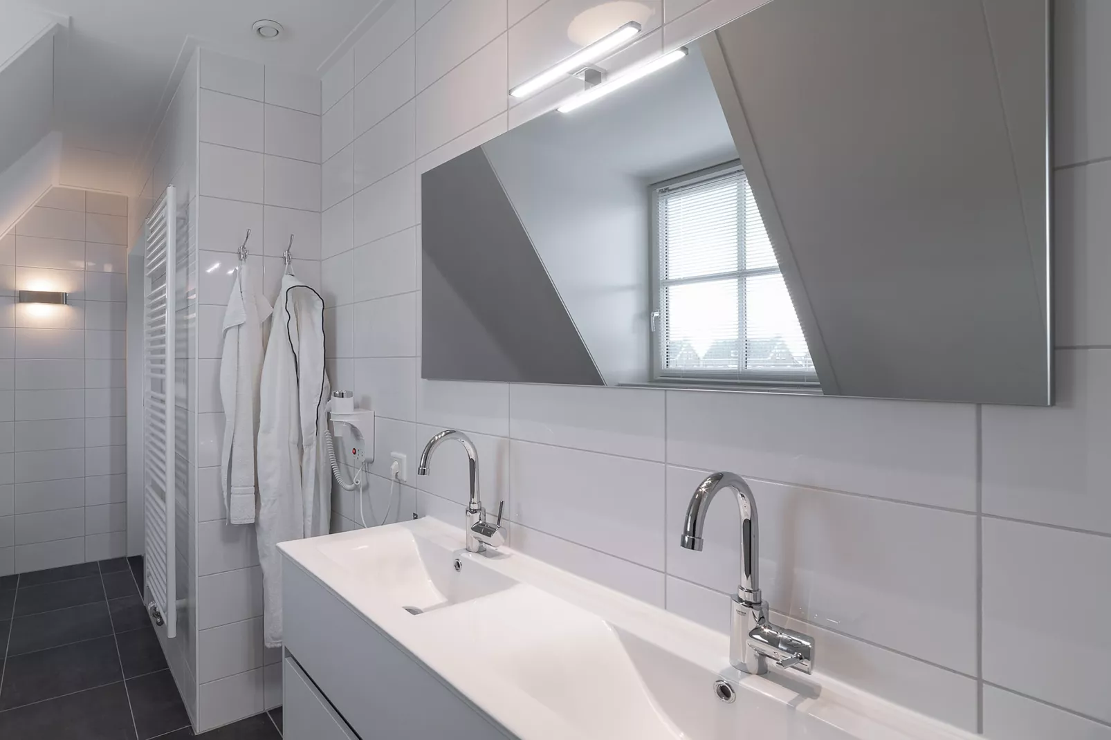 8-persoons geschakeld-Badezimmer