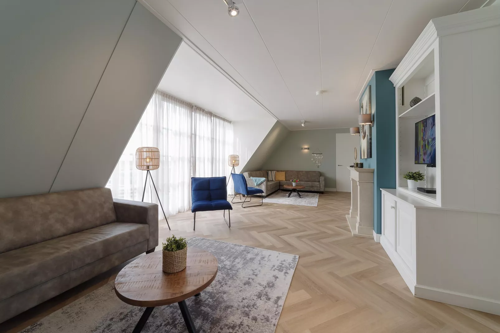 Luxe Beveland met Zwembad-Living room