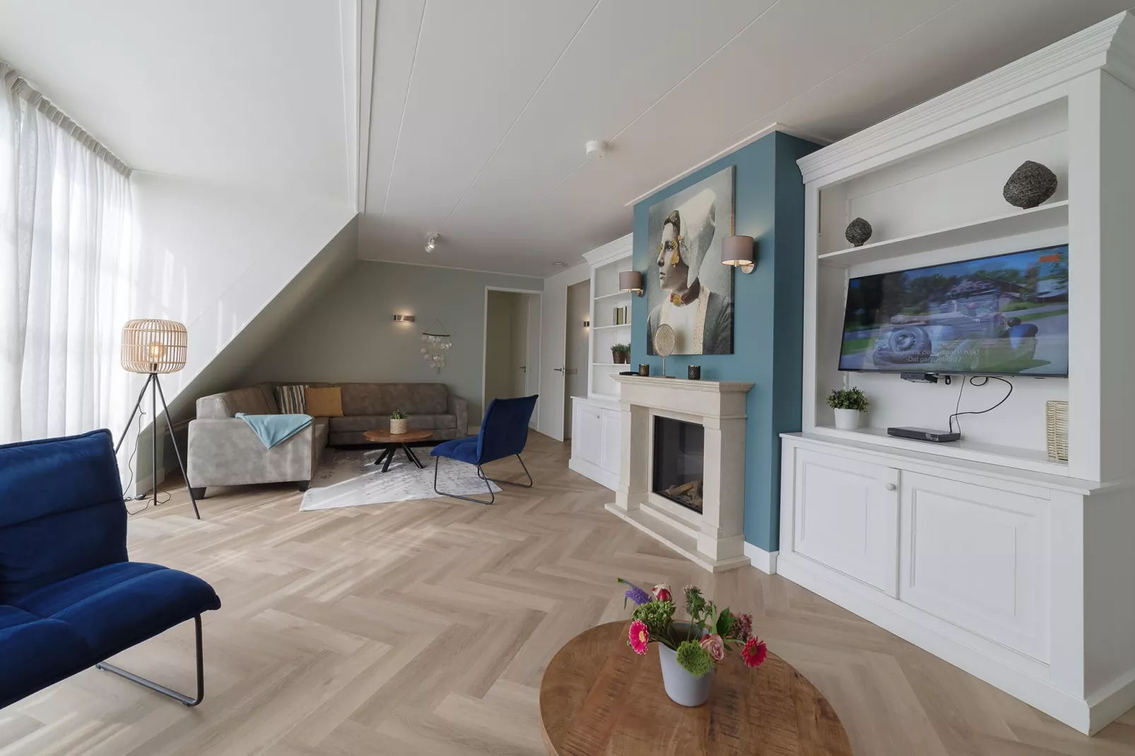 Luxe Beveland met Zwembad-Living room