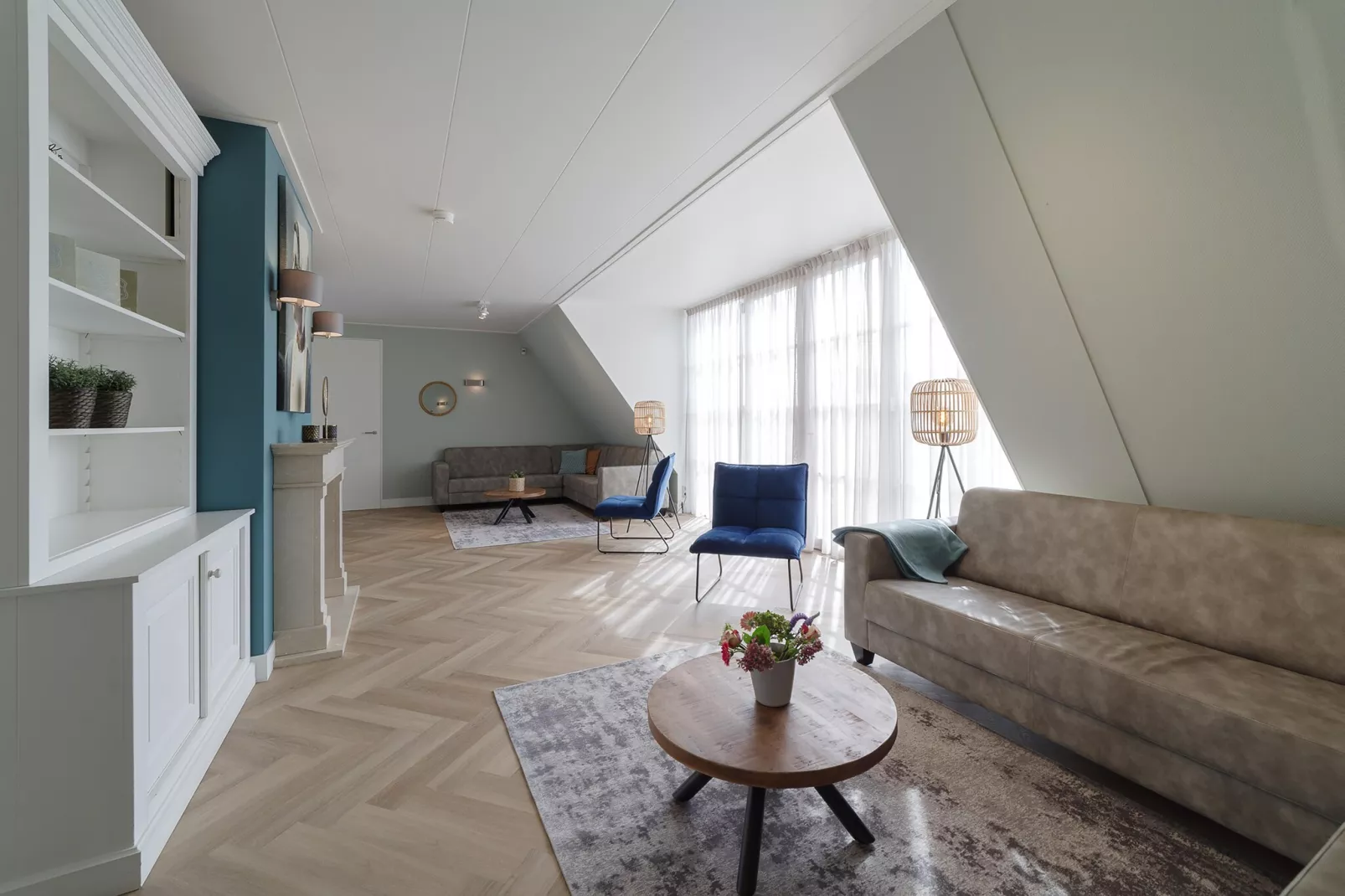 Luxe Beveland met Zwembad-Living room