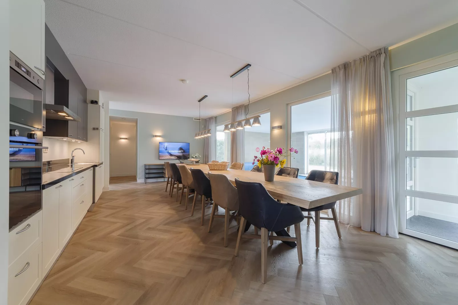 Luxe Beveland met Zwembad-Kitchen