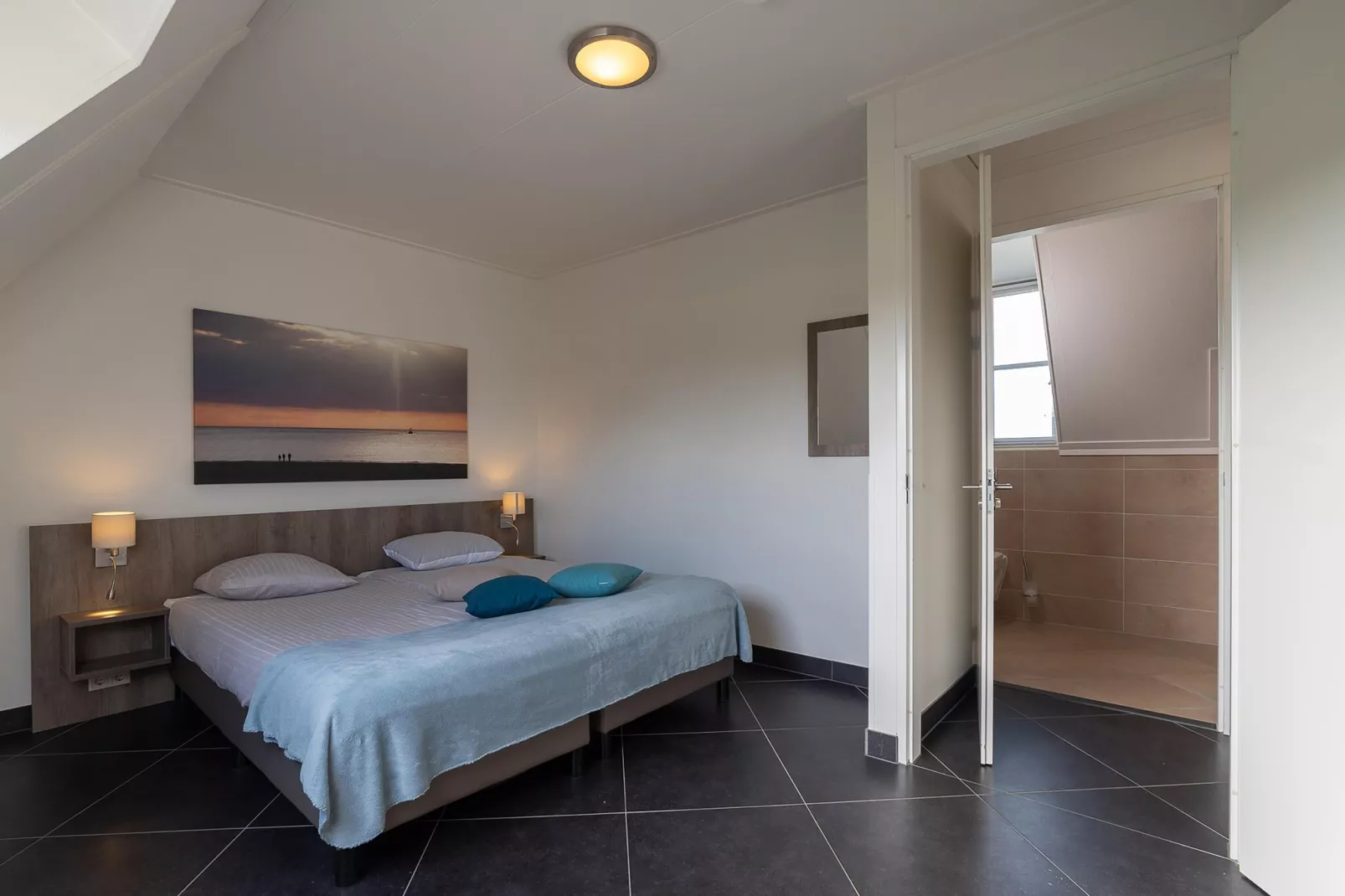 Luxe Beveland met Zwembad-Bedroom