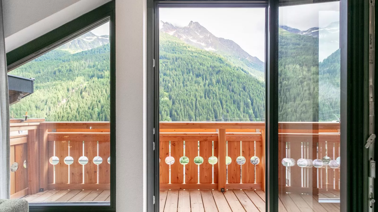 Alpenlodge Pettneu Lodge XL-Terrace balcony