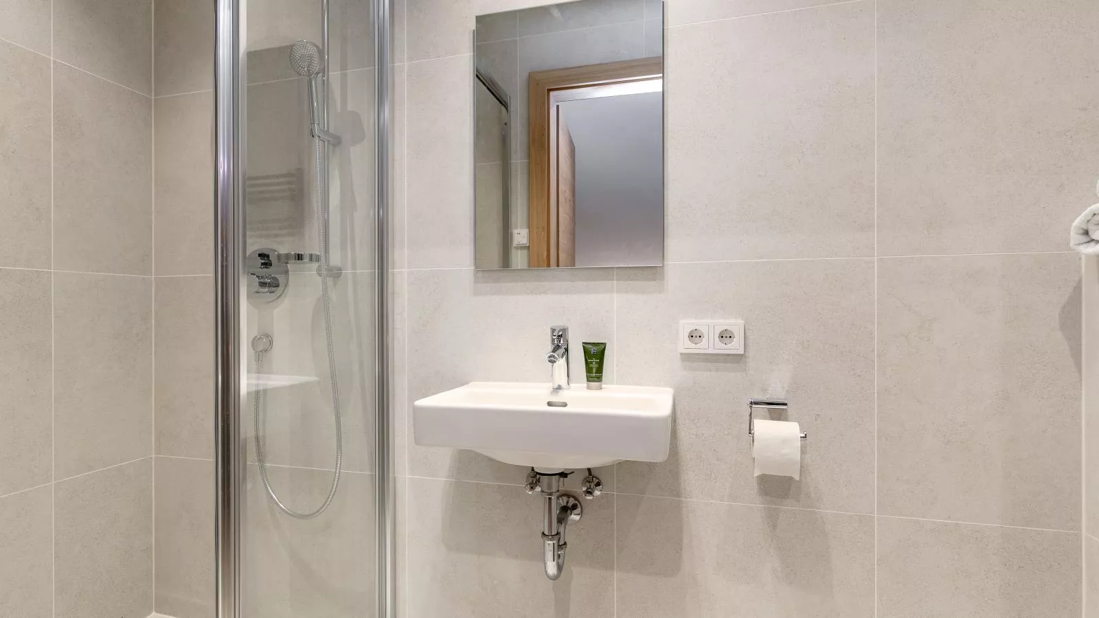 Alpenlodge Pettneu Lodge XL-Bathroom