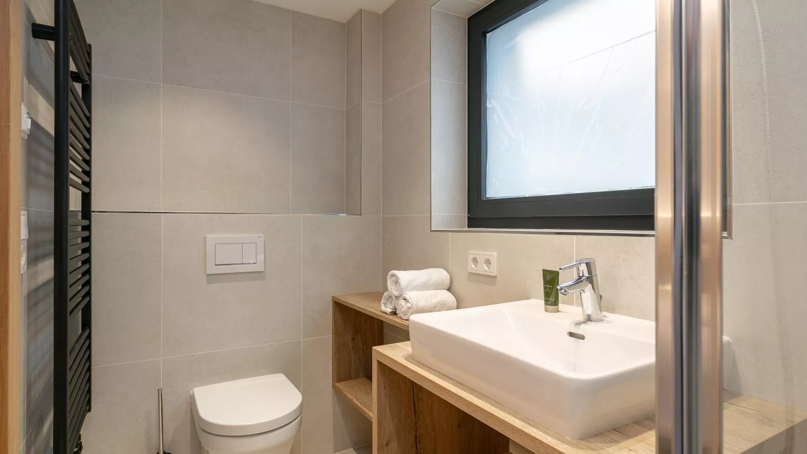 Alpenlodge Pettneu Lodge XL-Bathroom