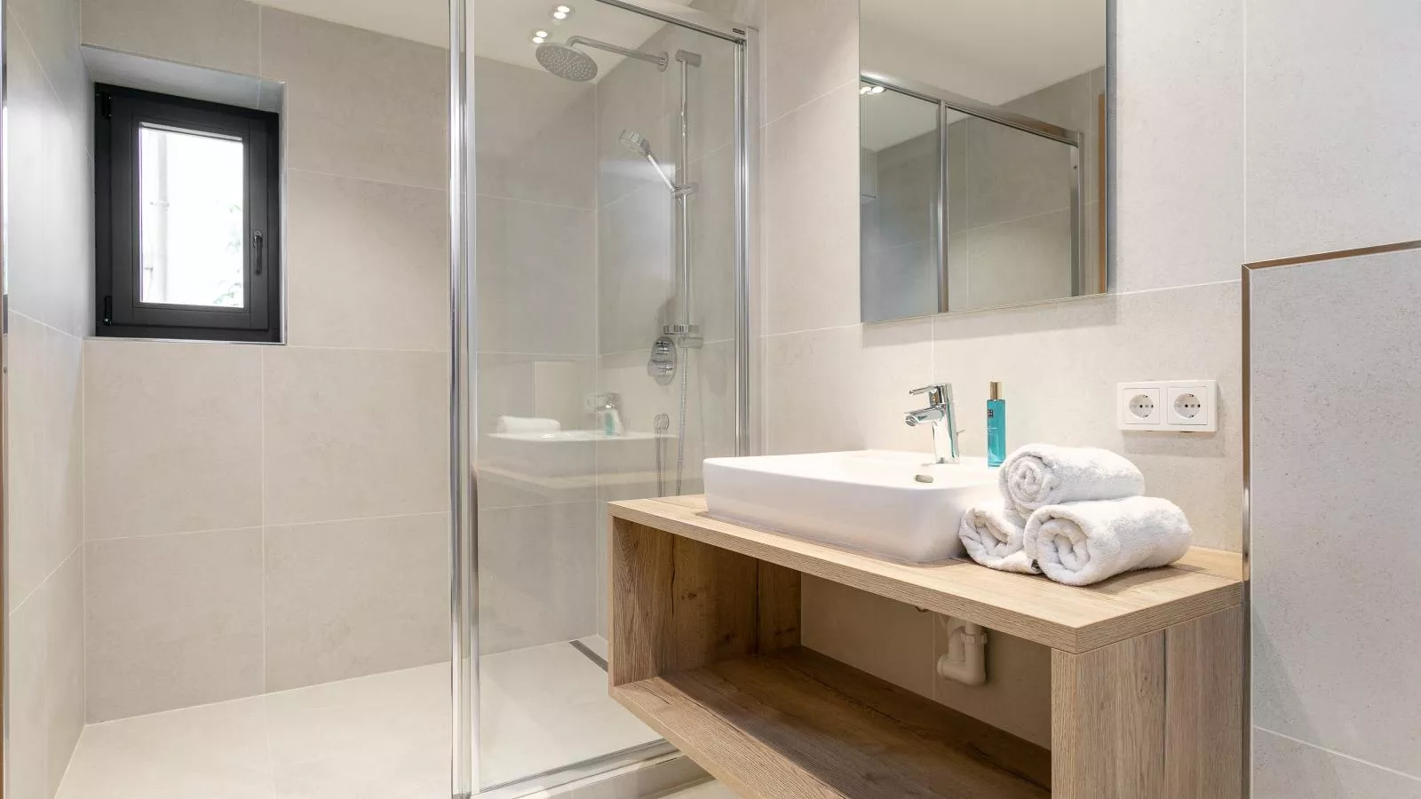 Alpenlodge Pettneu Lodge XL-Bathroom