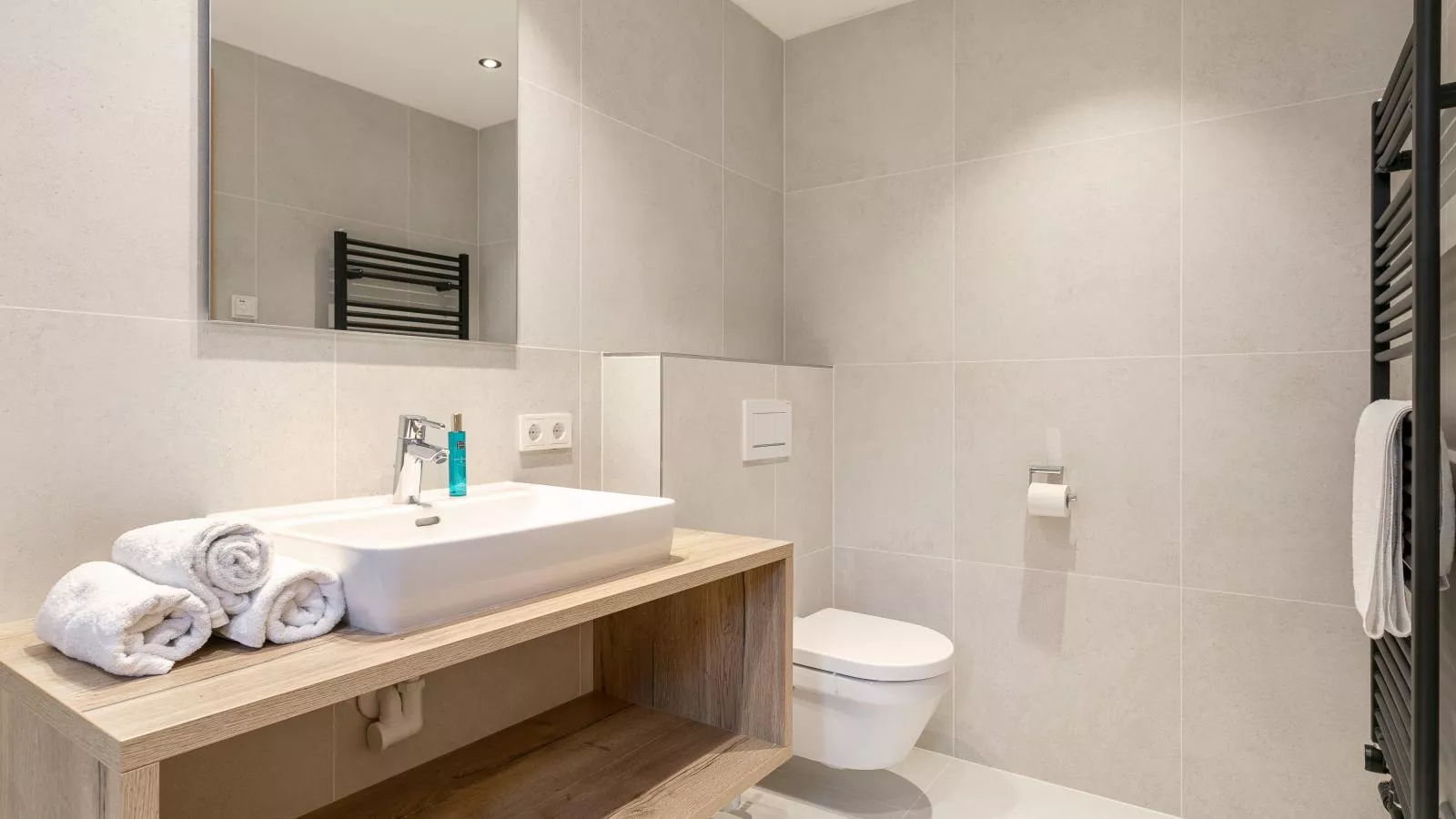 Alpenlodge Pettneu Lodge XL-Bathroom