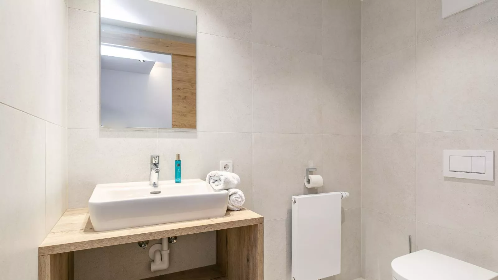 Alpenlodge Pettneu Lodge XL-Bathroom