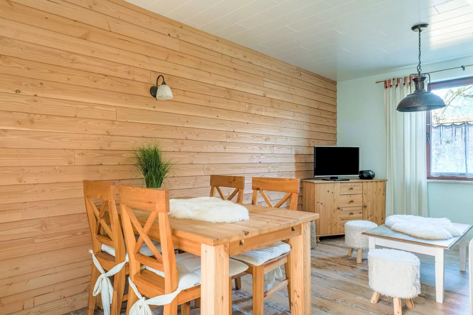 Holiday flat in Güntersberge near the lake-Living room