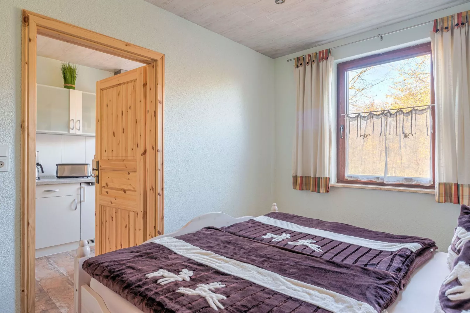 Holiday flat in Güntersberge near the lake-Bedroom