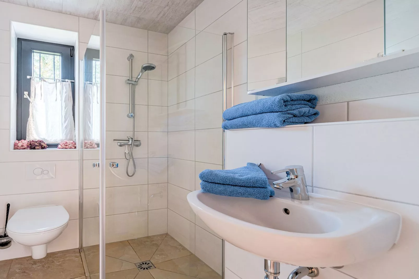 Holiday flat in Güntersberge near the lake-Bathroom
