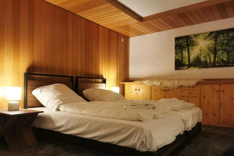 Bärenhütte 9 Personen-Bedroom