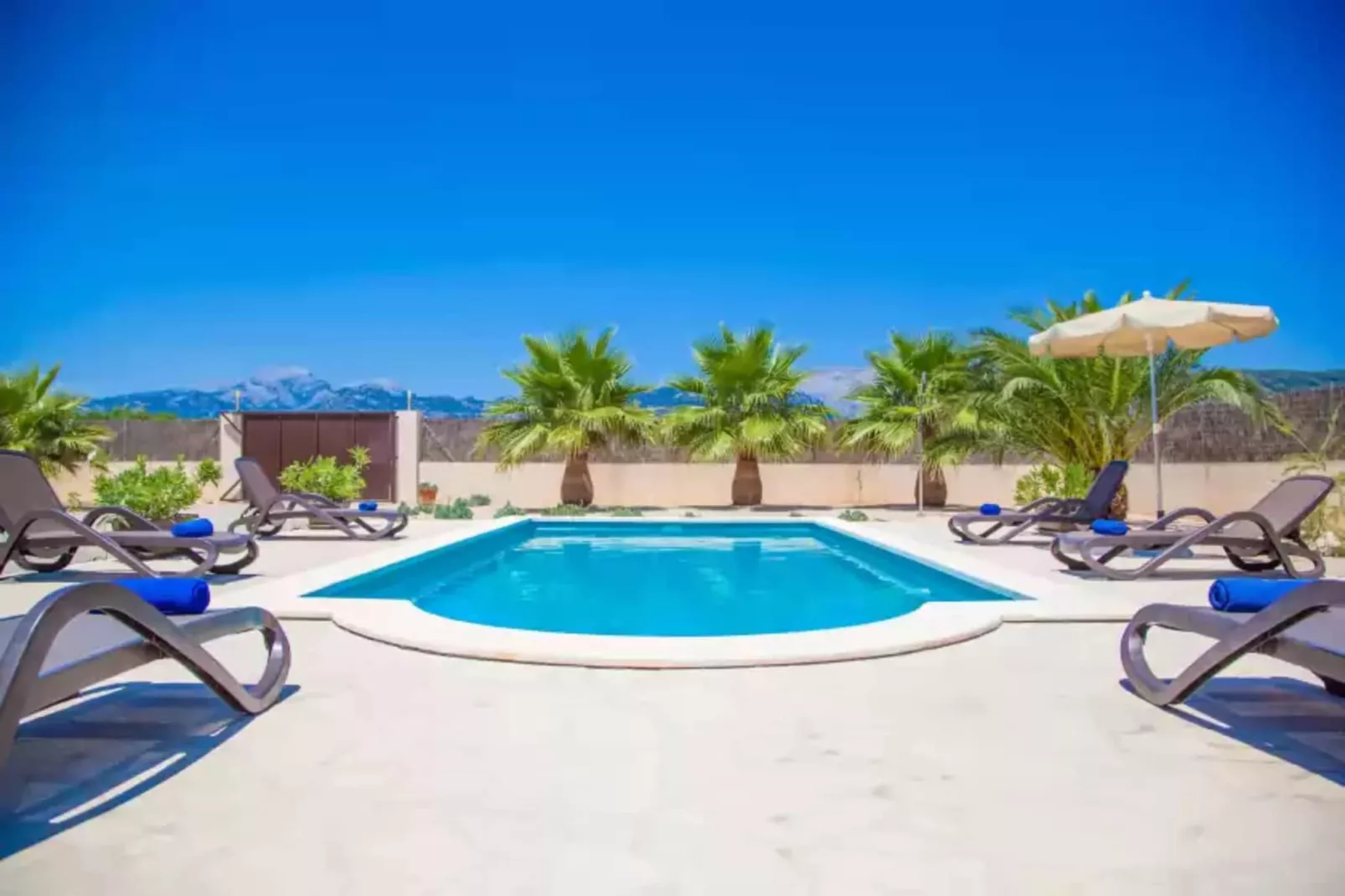 poolofhouse