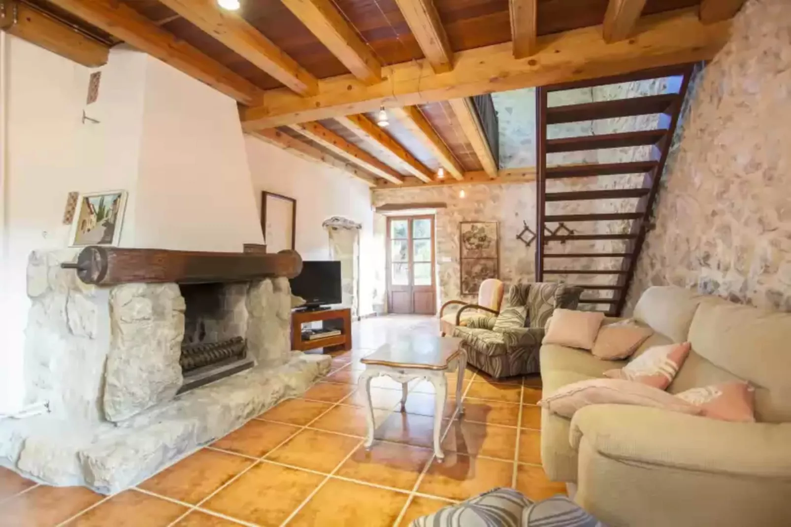 Can Guillo-Living room